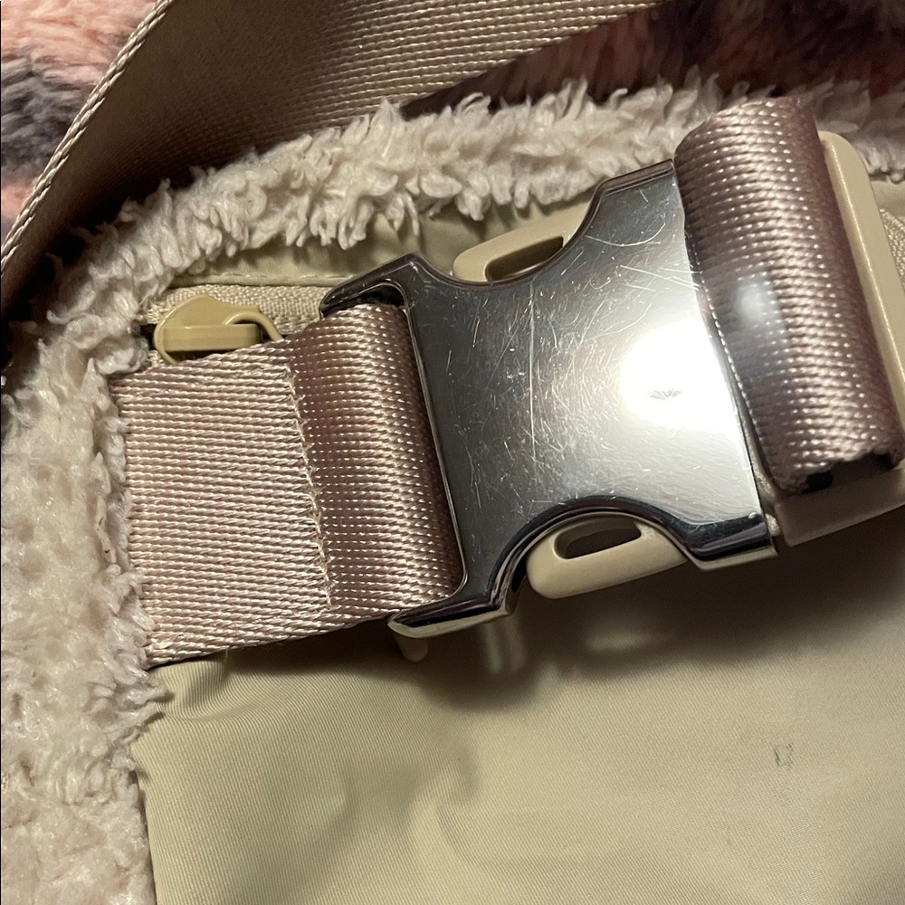 lululemon athletica Cream Crossbody Bag - Picture 11 of 11